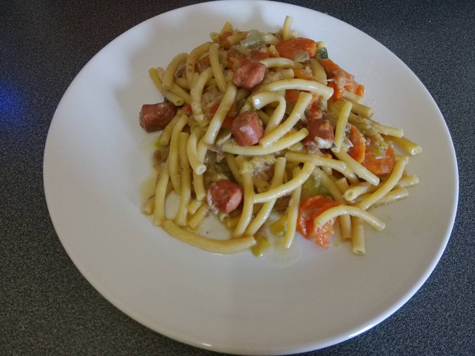 One pot pasta aux knackis avec ses légumes parfumés à la mozzarella