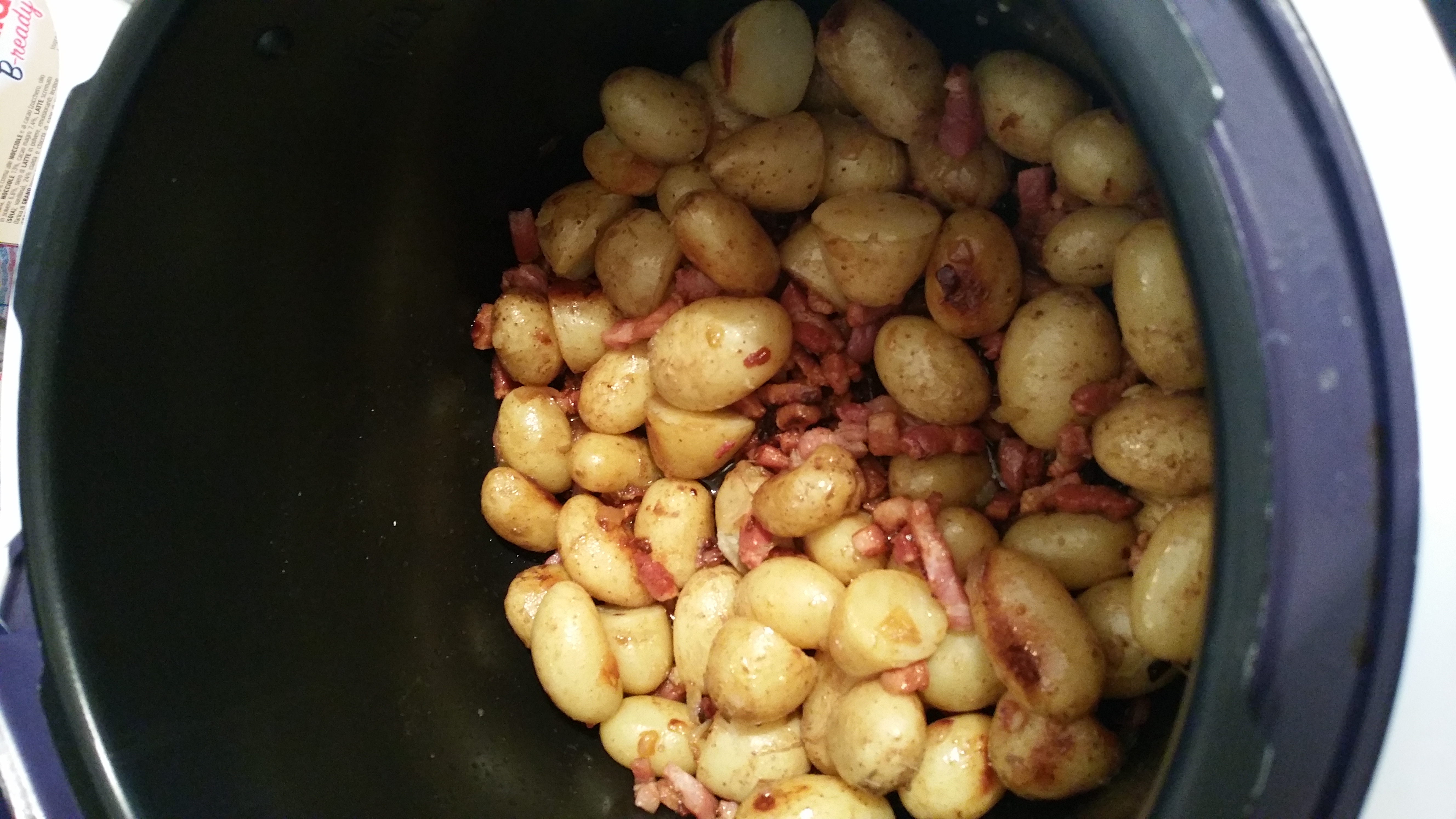 Pommes de terre grenaille aux lardons et oignon