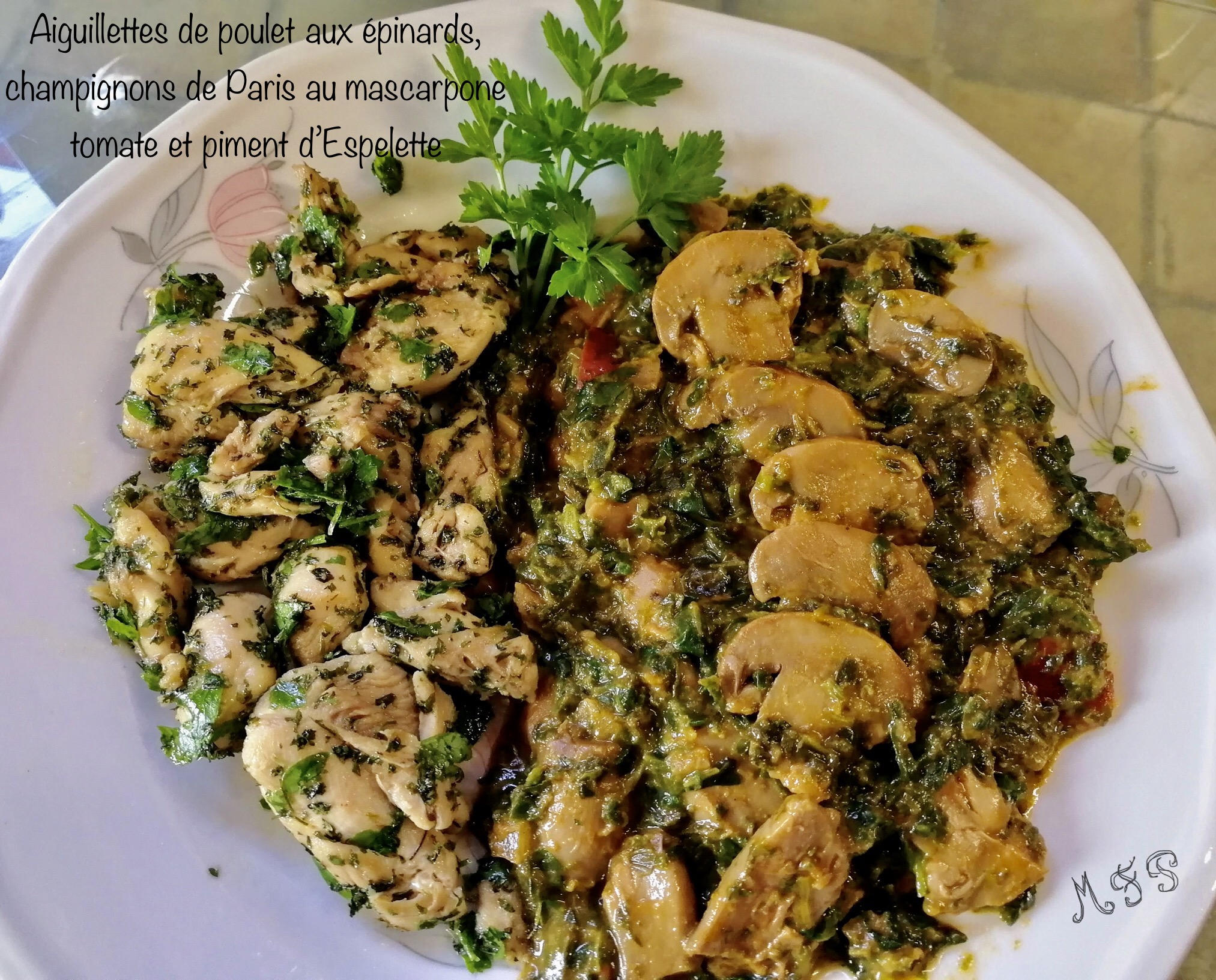 Une recette vite faite Cassegrain : Aiguillettes de poulet aux épinards, champignons de Paris au mascarpone tomate et piment d’Espelette