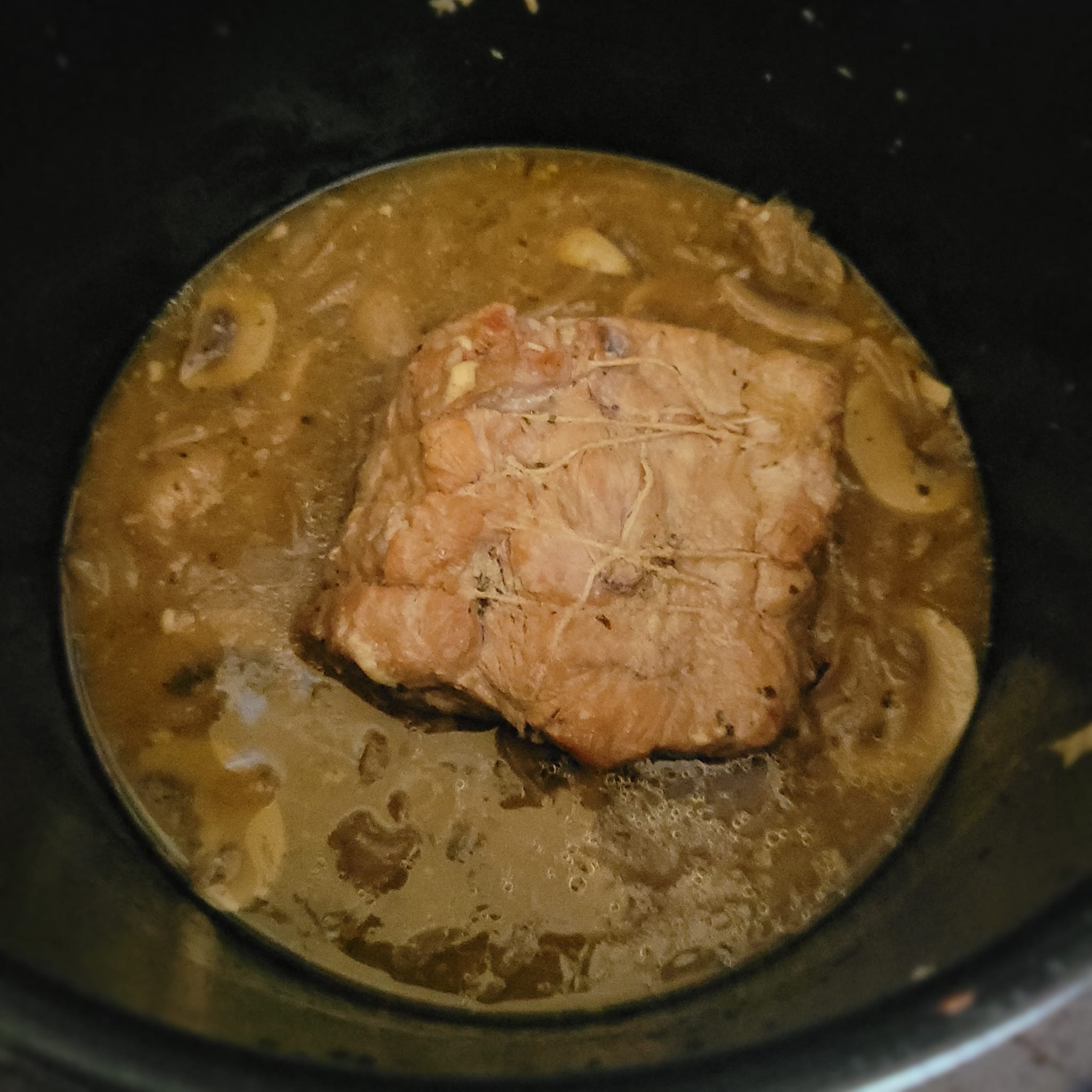 Rôti de porc sauce à la bière et aux champignons